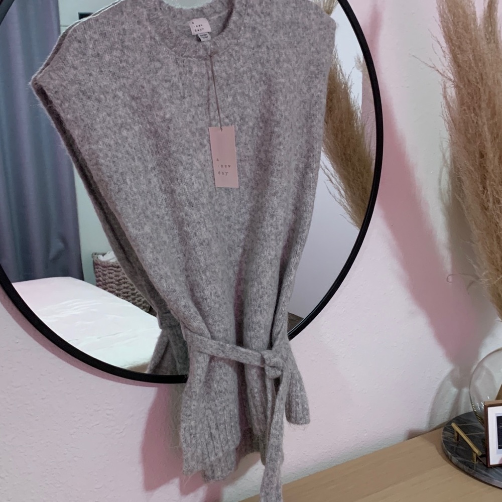 Gray cable knit poncho/vest • A New Day 🏷